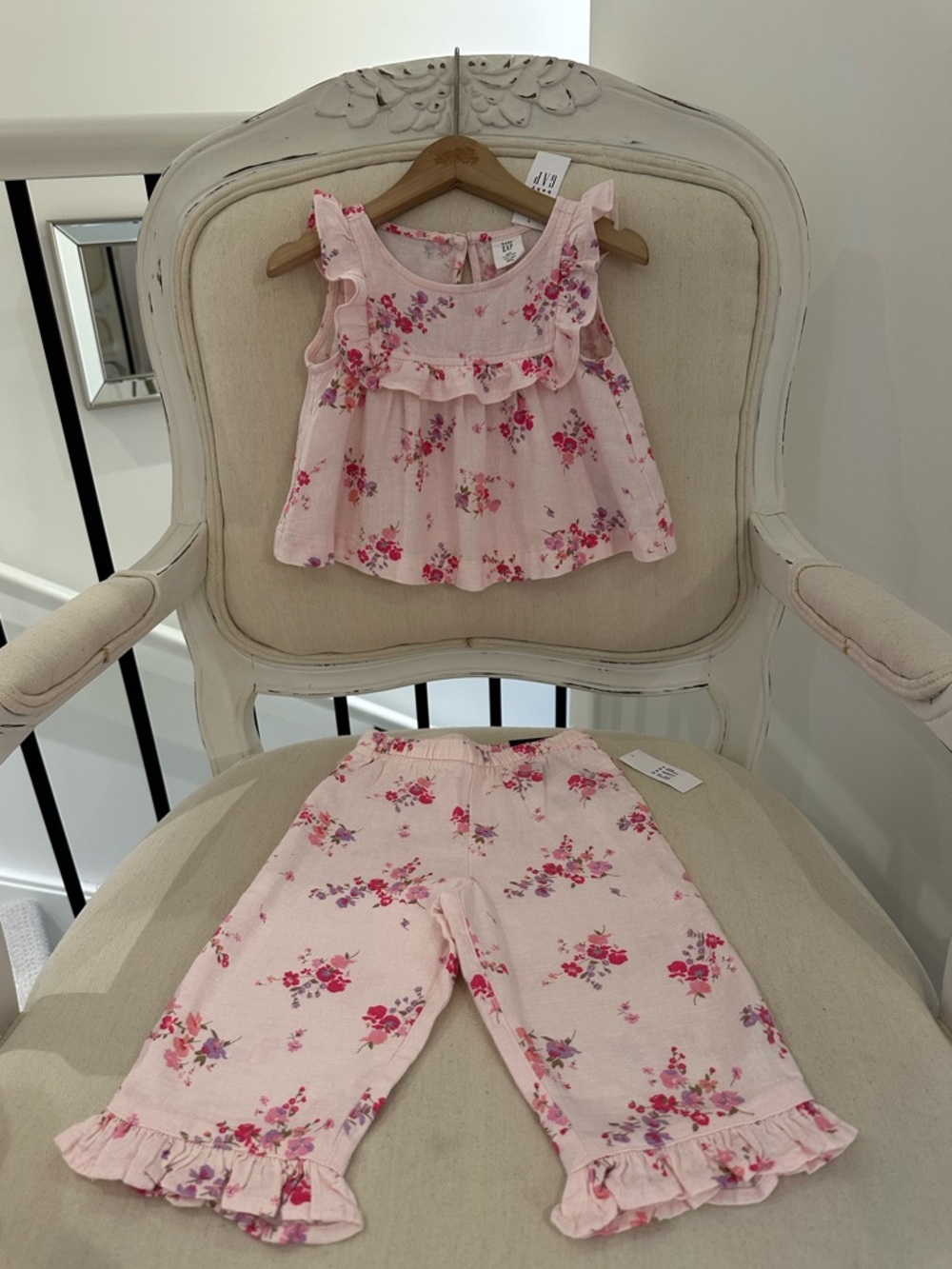 🤍 18~24 Linen GAP Baby Pink Floral Ruffled Trim Two Piece Outfit Resort Wear NWT
